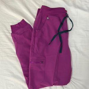 FIGS women’s Zamora jogger scrub pants in size medium color pink